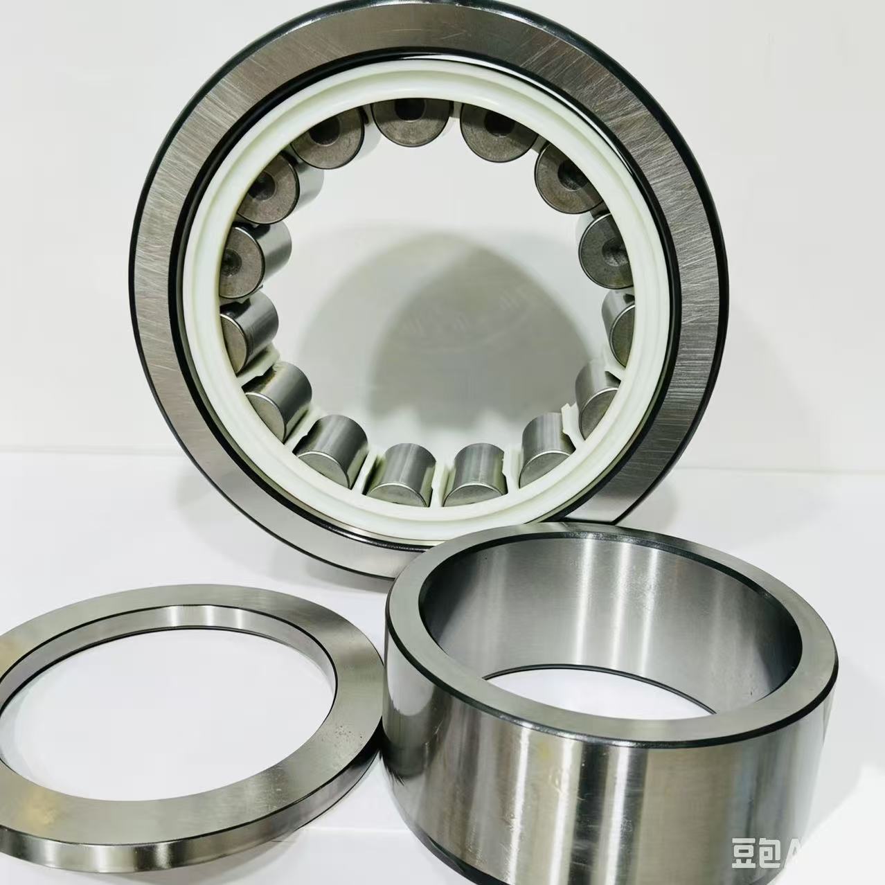 42726/BC1B322880/WJ130X250X80/NJ3226X1Railway Cylindrical Roller Bearing